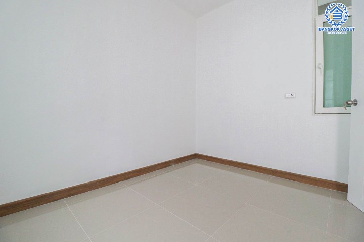 ทาวน์เฮ้าส์มือสอง โครงการ โกลเด้นซิตี้ ปิ่นเกล้า-จรัญสนิทวงศ์ เนื้อที่ 18.50 ตร.ว. ฟังก์ชัน 3 ห้องนอน 2 ห้องน้ำ 1 ที่จอดรถ บ้านสภาพสวย พร้อมเข้าอยู่ ทำเลดีเชื่อมต่อถ.บางกรวย-ไทรน้อย, ราชพฤกษ์, นครอินทร์ ใกล้รถไฟฟ้าสายสีแดงอ่อน "สถานีบางบำหรุ" สายสีน้ำเงิน "สถานีบางอ้อ" และใกล้จุดขึ้นทางด่วน "ศรีรัช"